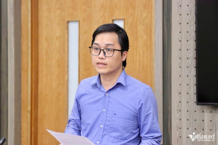 Đại diện Bộ Văn hóa Thể thao và Du lịch góp ý dự thảo Nghị định về công tác dân tộc tại cuộc họp. Ảnh: Hoàng Quý