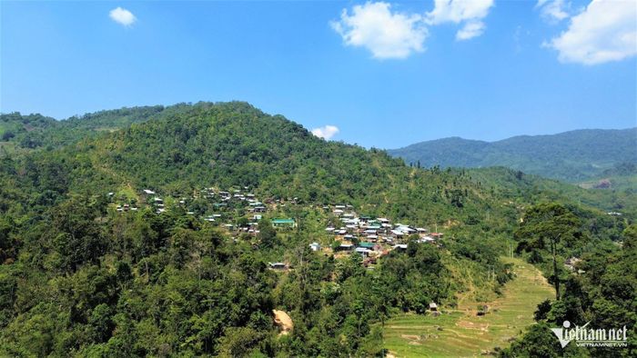 Xã Măng Bút, tỉnh Quảng Ngãi hiện vẫn còn 12 khu vực “lõm sóng viễn thông” tại 12 thôn. Ảnh: Ngọc Chí