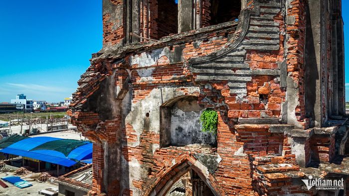 Trải qua gần 100 năm tồn tại, công trình trở thành chứng tích trực quan về biến đổi khí hậu và là biểu tượng thiêng liêng, bền bỉ của đức tin