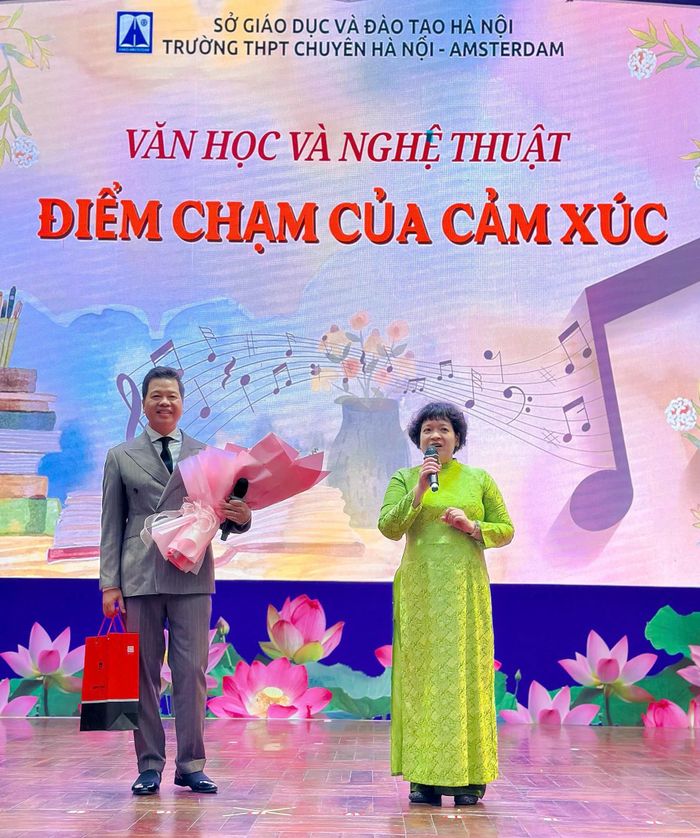 Bà Trần Thùy Dương, Hiệu trưởng Trường THPT Chuyên Hà Nội - Amsterdam, chia sẻ về ý nghĩa của nghệ thuật trong trường học.