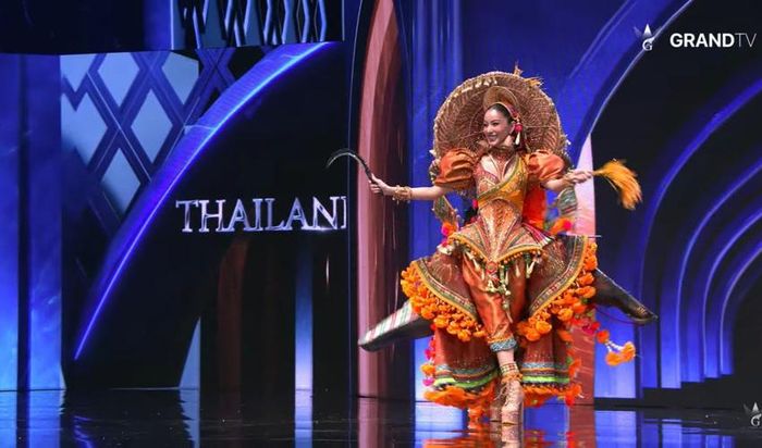 Nhiều biểu tượng văn hóa được các thí sinh mang đến cuộc thi.