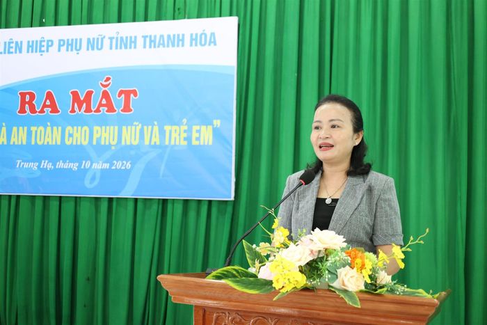 Bà Lương Thị Hạnh, Chủ tịch Hội LHPN tỉnh Thanh Hóa phát biểu tại lễ ra mắt. Ảnh: PNTH