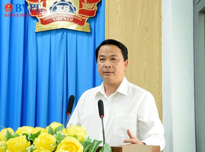  Đại diện lãnh đạo TAND khu vực 9, TP Hồ Chí Minh phát biểu tham luận.