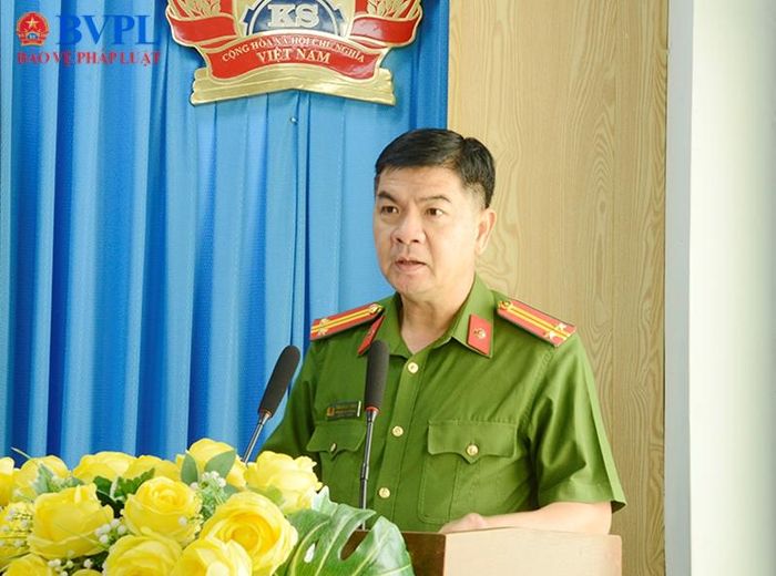  Đại diện Công an phường Phú Thạnh phát biểu tham luận.