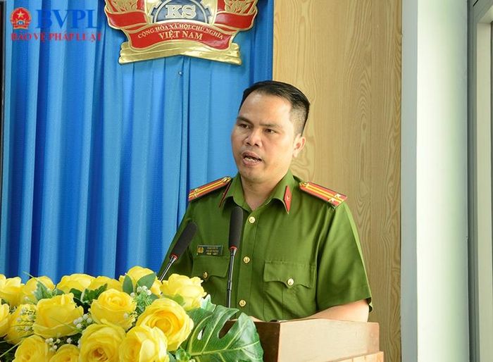 Đại diện Công an phường An Lạc phát biểu tham luận.