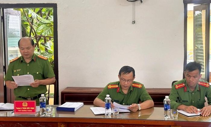  Đồng chí Trần Đức Vinh – Phó Thủ trưởng Cơ quan THAHS trình bày báo cáo.