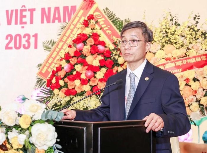 Đồng chí Nguyễn Khánh Ngọc, Bí thư Đảng ủy, Chủ tịch Hội Luật gia Việt Nam phát biểu khai mạc Đại hội. 