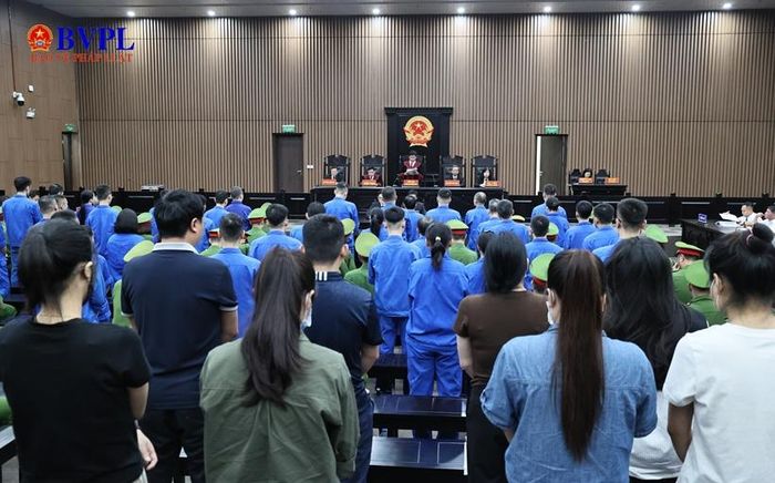 Quang cảnh HĐXX tuyên án.