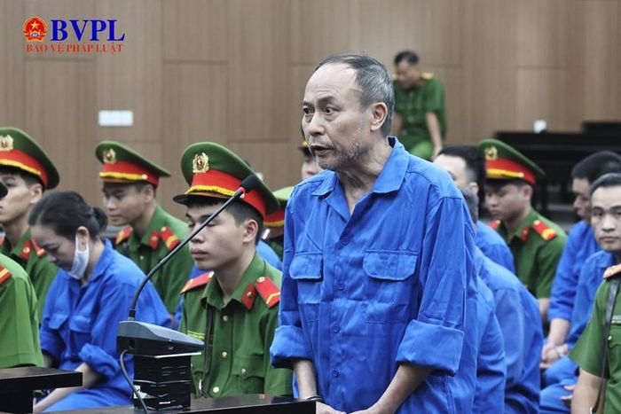 Bị cáo Dương Văn Lương trước bục khai báo.
