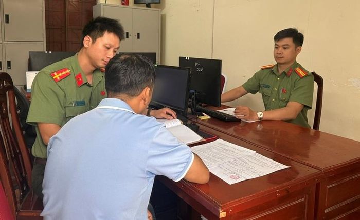  Công an phường Hòa Bình, TP Hải Phòng làm việc với ông N.V.Th. về hành vi bình luận sai sự thật, xúc phạm uy tín của cơ quan, tổ chức.
