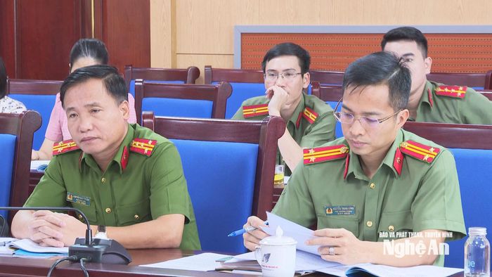 Đại diện Công an tỉnh tham dự cuộc họp. Ảnh: Hoàng Hiếu