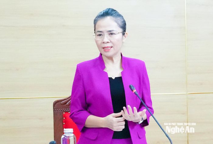 Phó Bí thư Tỉnh ủy Võ Thị Minh Sinh kết luận tại hội nghị. Ảnh: Mai Hoa