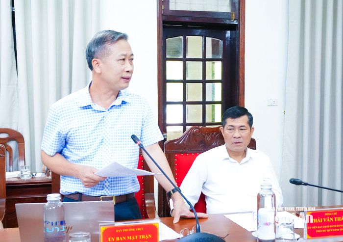 Phó Chủ tịch Ủy ban MTTQ Việt Nam tỉnh Nguyễn Đức Thành nêu một số vấn đề liên quan đến các kiến nghị, đề xuất của các tổ chức thuộc thẩm quyền của Ủy ban MTTQ Việt Nam tỉnh. Ảnh: Mai Hoa