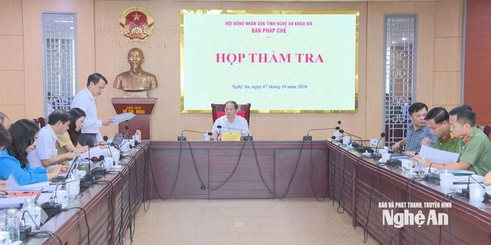 Toàn cảnh cuộc họp thẩm tra dự thảo nghị quyết. Ảnh: Hoàng Hiếu