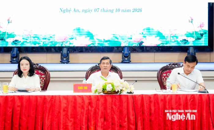 Lãnh đạo UBND tỉnh và Sở Văn hoá, Thể thao và Du lịch chủ trì họp báo. Ảnh: Phạm Bằng