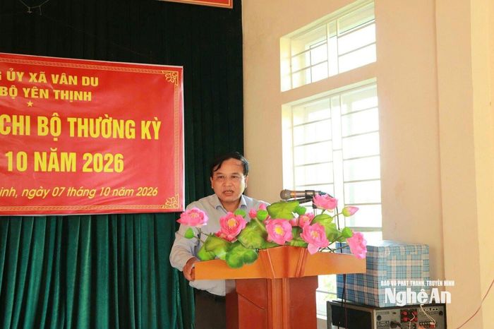 Đồng chí Nguyễn Như Khôi phát biểu tại buổi sinh hoạt Chi bộ. Ảnh: Nguyễn Vân