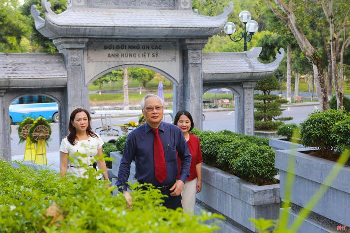 Bác sĩ Nguyễn Xuân Lam - Chủ tịch HĐQT kiêm Giám đốc Phòng khám Đa khoa Quốc tế Yersin TP Hồ Chí Minh, nguyên Chủ tịch Hội đồng hương Hà Tĩnh tại TP Hồ Chí Minh trong chuyến về thăm Ngã ba Đồng Lộc ngày 3/10/2026.