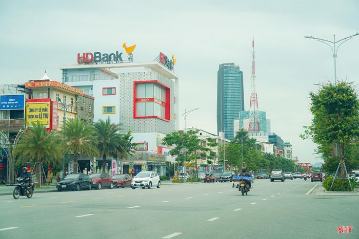 Phố phường dường như chậm lại, "dịu dàng" hơn trong tiết trời se lạnh.