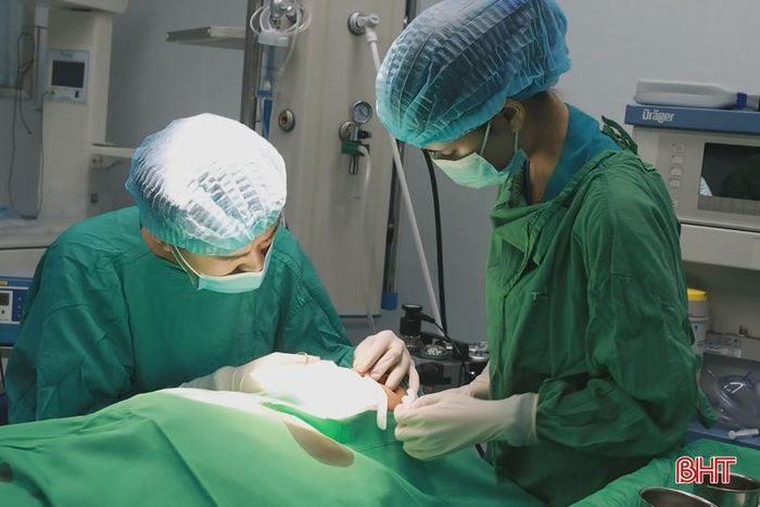 Phụ nữ cần lựa chọn những cơ sở hoặc bệnh viện có chuyên môn để làm đẹp.