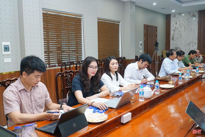 Đại biểu tham dự buổi làm việc.