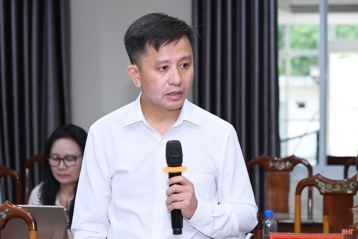 Phó Giám đốc Sở KH&CN Lê Văn Dũng phát biểu tại cuộc họp.