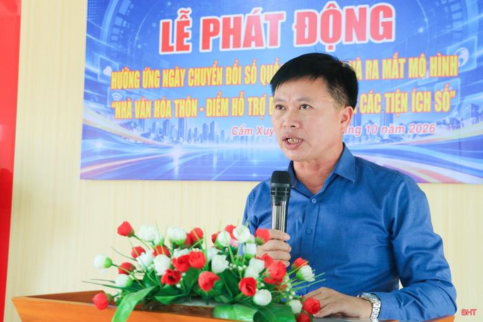 Đồng chí Nguyễn Văn Chiến - Phó Chủ tịch UBND xã Cẩm Xuyên phát biểu khai mạc buổi lễ.