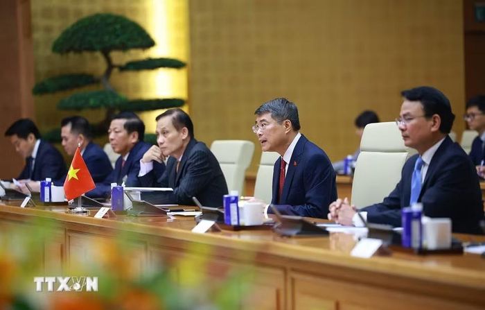 Thủ tướng Lê Minh Hưng hội kiến Tổng thống Cộng hòa Panama José Raúl Mulino. (Ảnh: Dương Giang/TTXVN)