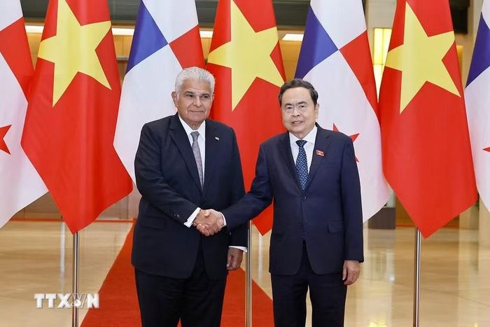 Chủ tịch Quốc hội Trần Thanh Mẫn hội kiến Tổng thống Panama José Raúl Mulino. (Ảnh: Doãn Tấn/TTXVN)