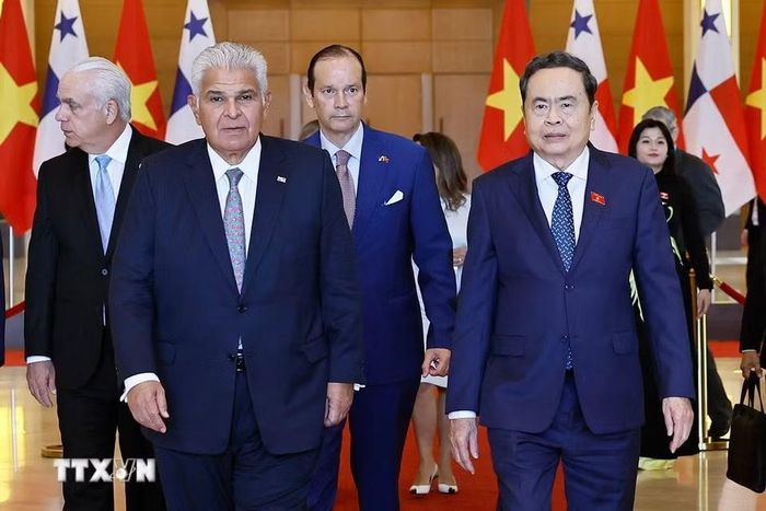 Chủ tịch Quốc hội Trần Thanh Mẫn và Tổng thống Cộng hòa Panama José Raúl Mulino. (Ảnh: Doãn Tấn/TTXVN)