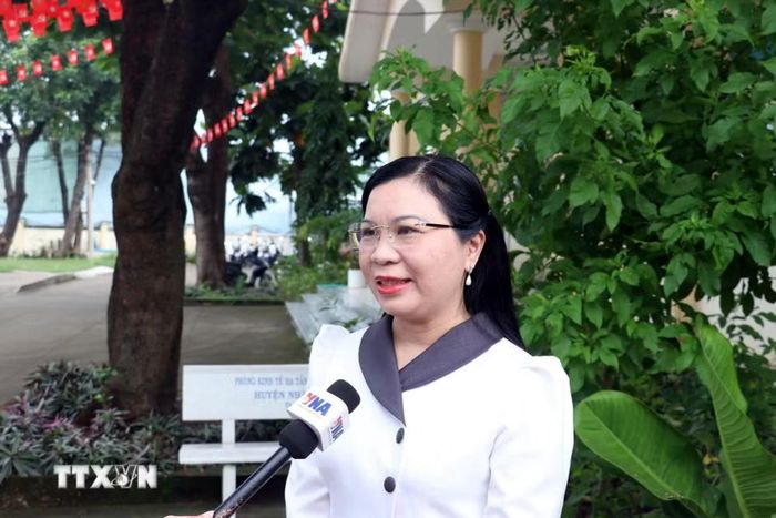 Bà Lê Thị Anh Thư, Phó Bí thư Đảng ủy, Chủ tịch Ủy ban Nhân dân xã Hiệp Phước. (Ảnh: Tiến Lực/TTXVN)