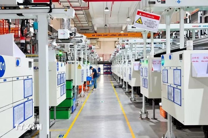 Dây chuyền máy móc, thiết bị hiện đại phục vụ hoạt động sản xuất tại doanh nghiệp trên địa bàn thành phố Bắc Ninh. (Ảnh: Đồng Thúy/TTXVN)