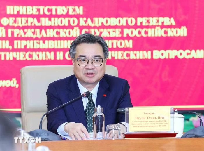Trưởng Ban Chính sách, Chiến lược Trung ương Nguyễn Thanh Nghị phát biểu tại buổi làm việc với Đoàn đại biểu cán bộ, lãnh đạo Liên bang Nga. (Ảnh: Phương Hoa/TTXVN)