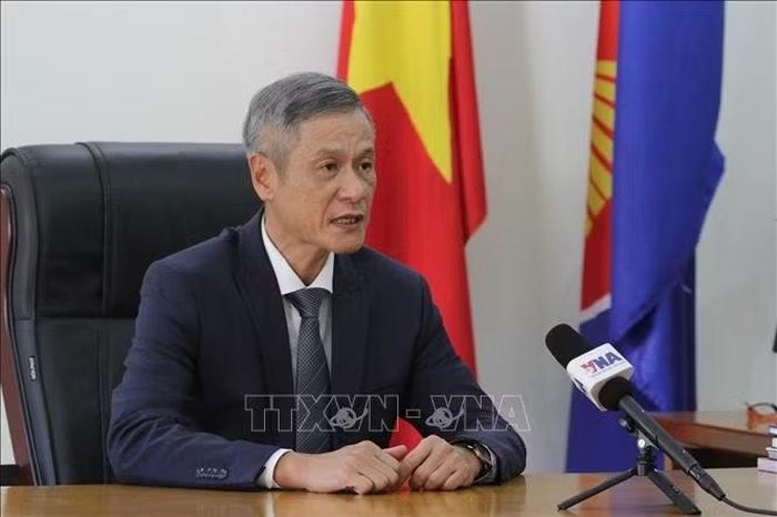Đại sứ Nguyễn Minh Vũ trả lời phỏng vấn của phóng viên TTXVN thường trú tại Phnom Penh, Campuchia. Ảnh: Minh Hưng/PV TTXVN tại Campuchia