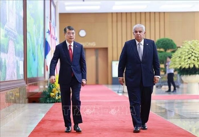 Thủ tướng Lê Minh Hưng hội kiến Tổng thống Panama José Raúl Mulino. Ảnh: Dương Giang/TTXVN