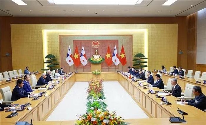 Thủ tướng Lê Minh Hưng hội kiến Tổng thống Panama José Raúl Mulino. Ảnh: Dương Giang/TTXVN