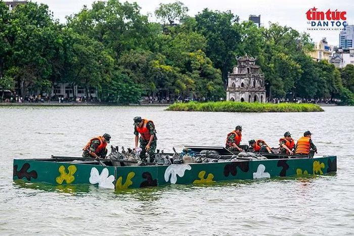 Khẩn trương hoàn thiện các hạng mục phục vụ đêm trình diễn.
