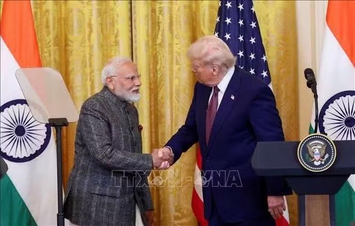 Tổng thống Mỹ Donald Trump (phải) và Thủ tướng Ấn Độ Narendra Modi tại cuộc họp báo chung ở Washington ngày 02/2025. Ảnh: ANI/TTXVN