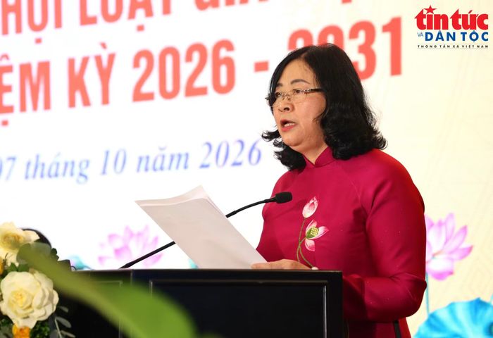 Đồng chí Bùi Thị Minh Hoài, Uỷ viên Bộ Chính trị, Bí thư Trung ương Đảng, Chủ tịch Uỷ ban Trung ương Mặt trận Tổ quốc Việt Nam phát biểu tại Đại hội