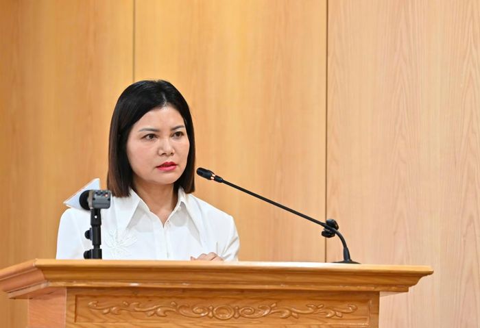 Bà Nguyễn Thuý Hiền, Phó Cục trưởng Cục Quản lý và Phát triển thị trường trong nước (Bộ Công Thương) trả lời câu hỏi của phóng viên tại họp báo.
