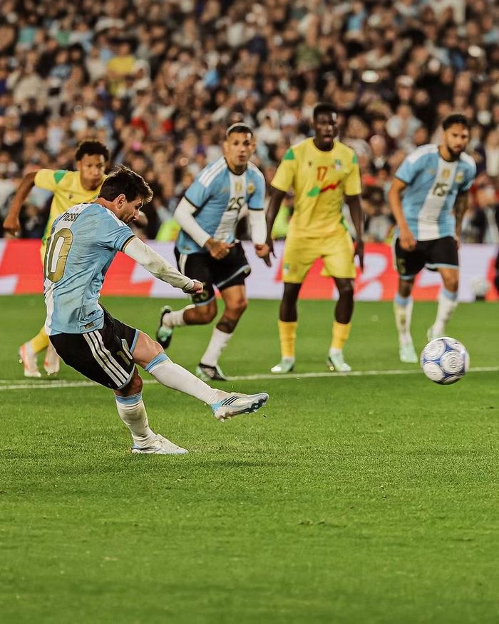 Messi đã viết đoạn kết ấn tượng cho hành trình huy hoàng cùng Albiceleste với bàn thắng ấn định chiến thắng 3 - 0 cho Argentina. Ảnh: AFP