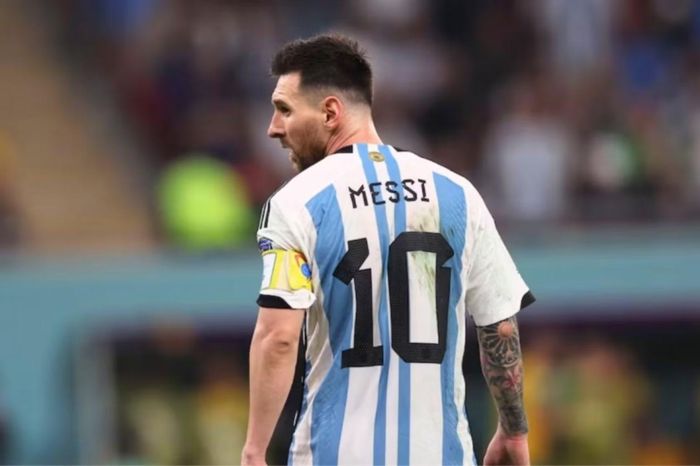 Argentina đối mặt với bài toán đi tìm cầu thủ khoác áo số 10 sau khi Messi chia tay đội tuyển. Ảnh: AFP