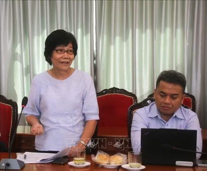 TS.BS Dư Thị Ngọc Thu, Trưởng Đơn vị Điều phối ghép các bộ phận cơ thể người, Bệnh viện Chợ Rẫy, góp ý kiến tại Hội nghị.
