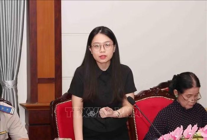 Bà Trần Thị Tường Vi, Sở Tư pháp TP Hồ Chí Minh phát biểu góp ý Dự thảo Luật .