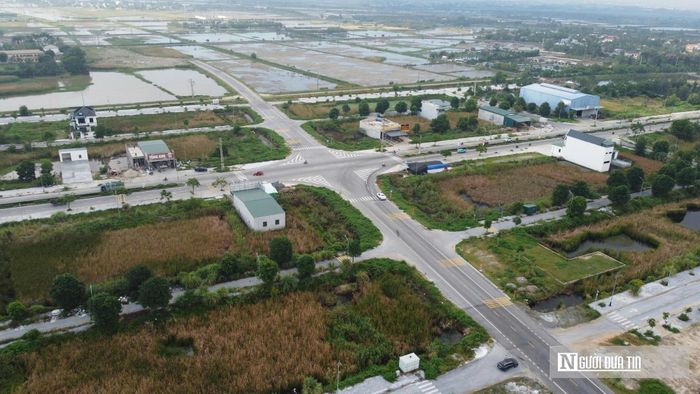Dự án tuyến đường bộ ven biển Nga Sơn - Hoằng Hóa dài 23,723km, điểm đầu tại xã Tân Tiến, kết nối với tuyến đường bộ ven biển qua tỉnh Ninh Bình; điểm cuối nối với tuyến ven biển đoạn Hoằng Hóa - Sầm Sơn. Dự án có tổng mức đầu tư 1.919,34 tỷ đồng, do Sở Xây dựng Thanh Hóa làm chủ đầu tư; Ban Quản lý dự án đầu tư công trình giao thông Thanh Hóa quản lý dự án.