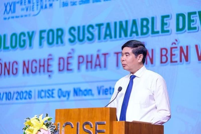 Phó Chủ tịch UBND tỉnh Gia Lai Lâm Hải Giang chia sẻ với các nhà khoa học.