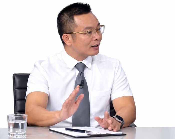 Luật sư Lê Văn Kiên, Trưởng Văn phòng luật sư Ánh sáng Công lý, cho rằng QCVN 32:2026/BCT không bắt buộc các trạm sạc phải phục vụ xe của hãng khác. Ảnh: NVCC.