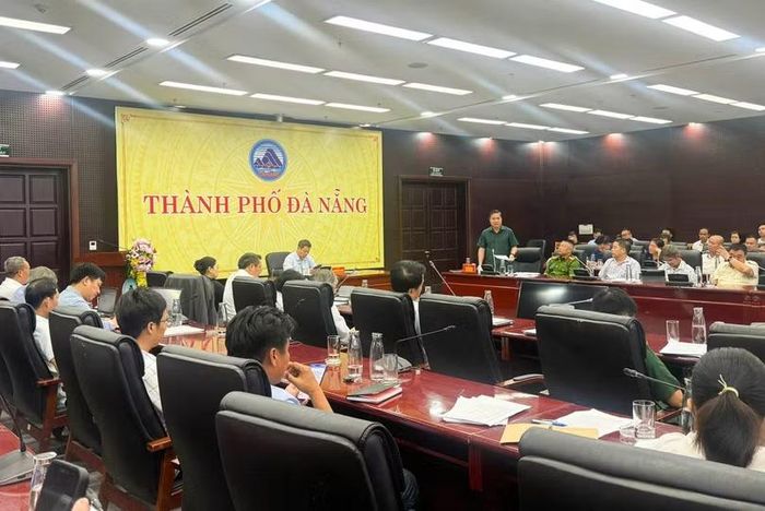Quang cảnh buổi đối thoại của Chủ tịch UBND TP Đà Nẵng Nguyễn Mạnh Hùng với các doanh nghiệp khai thác khoáng sản. Ảnh XT.