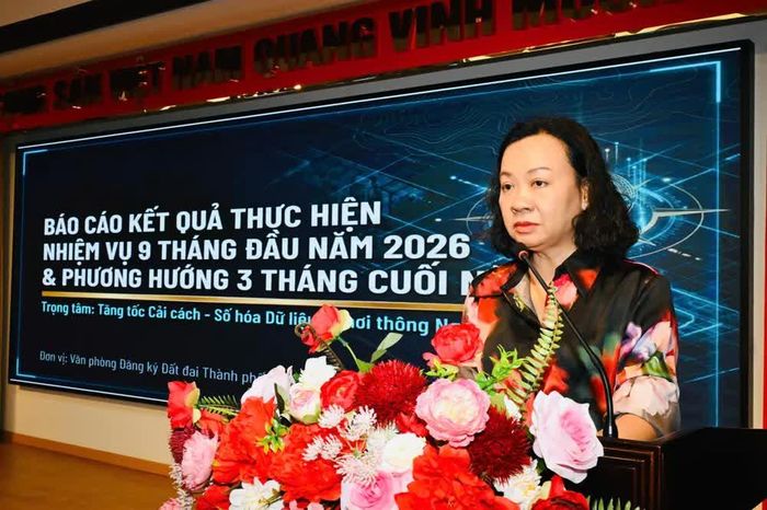  Bà Bùi Thị Bích Tuyền phát biểu tại hội nghị 