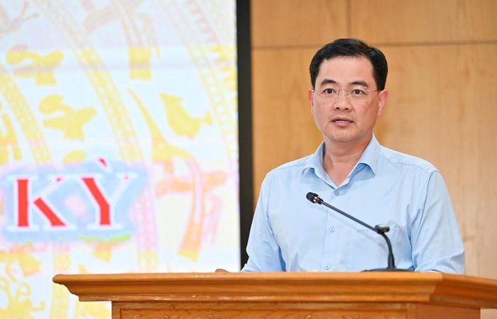 Ông Bùi Huy Sơn- Vụ trưởng Vụ Kế hoạch, Tài chính (Bộ Công Thương) phát biểu tại buổi họp báo thường ký quý III/2026 do Bộ Công Thương tổ chức.
