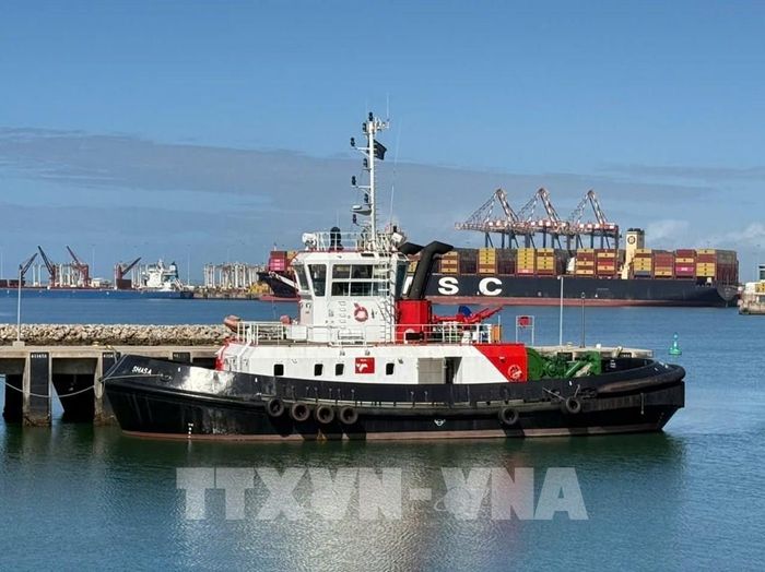 Sự kết nối hữu cơ với Cảng nước sâu Ngqura, cảng container sâu nhất Nam Phi, tạo nên lợi thế logistics tuyệt đối cho Đặc khu kinh tế Coega. Ảnh: Đặng Huyền - PV TTXVN tại Nam Phi
